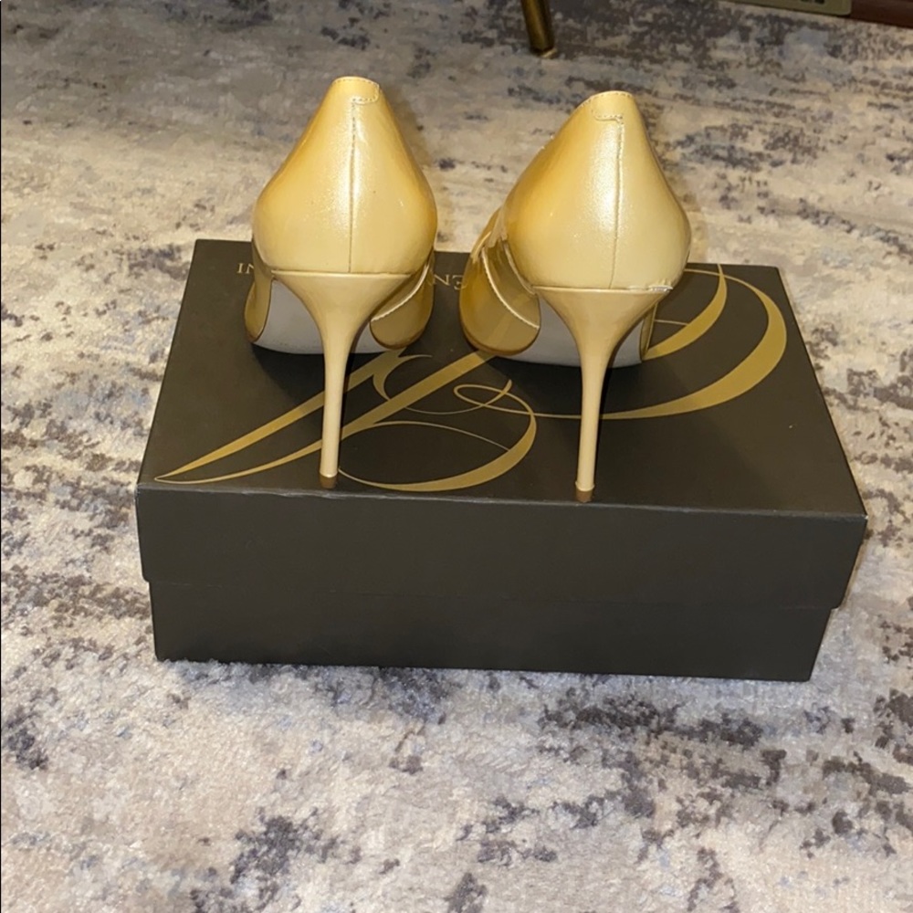 Shoes - Picture 4 of 8